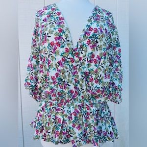 Lily White Woman Blouse Floral Spring Pattern Med Short Sleeves V Neck  XL Rayon